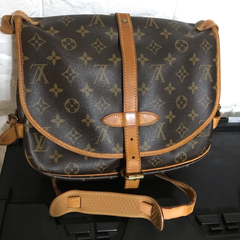 💞RETIRED💞 crossbody Louis Vuitton